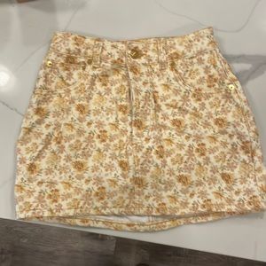 Heavy manners skirt